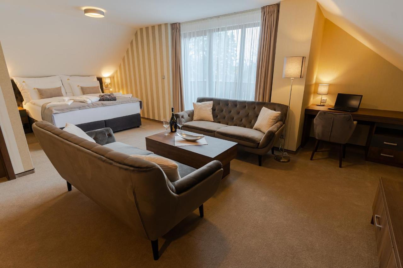 Hotel Demaenova **** ลิฟตอฟสกีมิคูลาช ภายนอก รูปภาพ