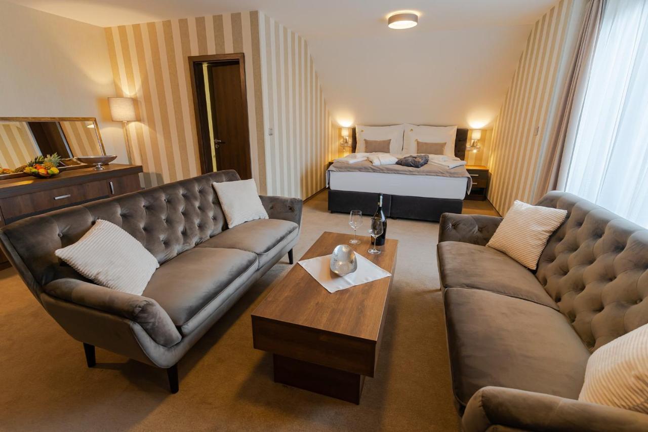 Hotel Demaenova **** ลิฟตอฟสกีมิคูลาช ภายนอก รูปภาพ