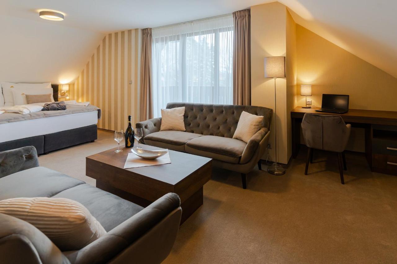Hotel Demaenova **** ลิฟตอฟสกีมิคูลาช ภายนอก รูปภาพ
