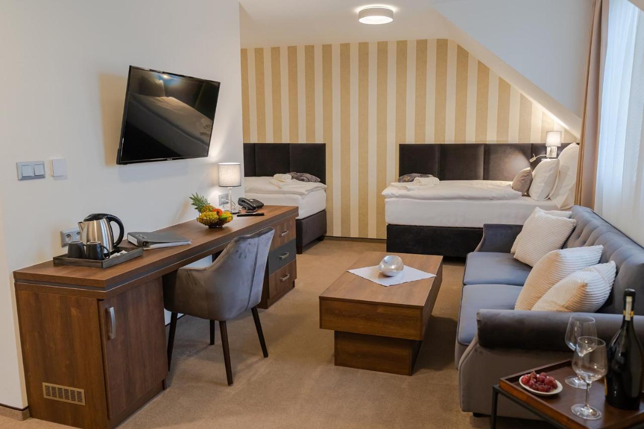 Hotel Demaenova **** ลิฟตอฟสกีมิคูลาช ภายนอก รูปภาพ
