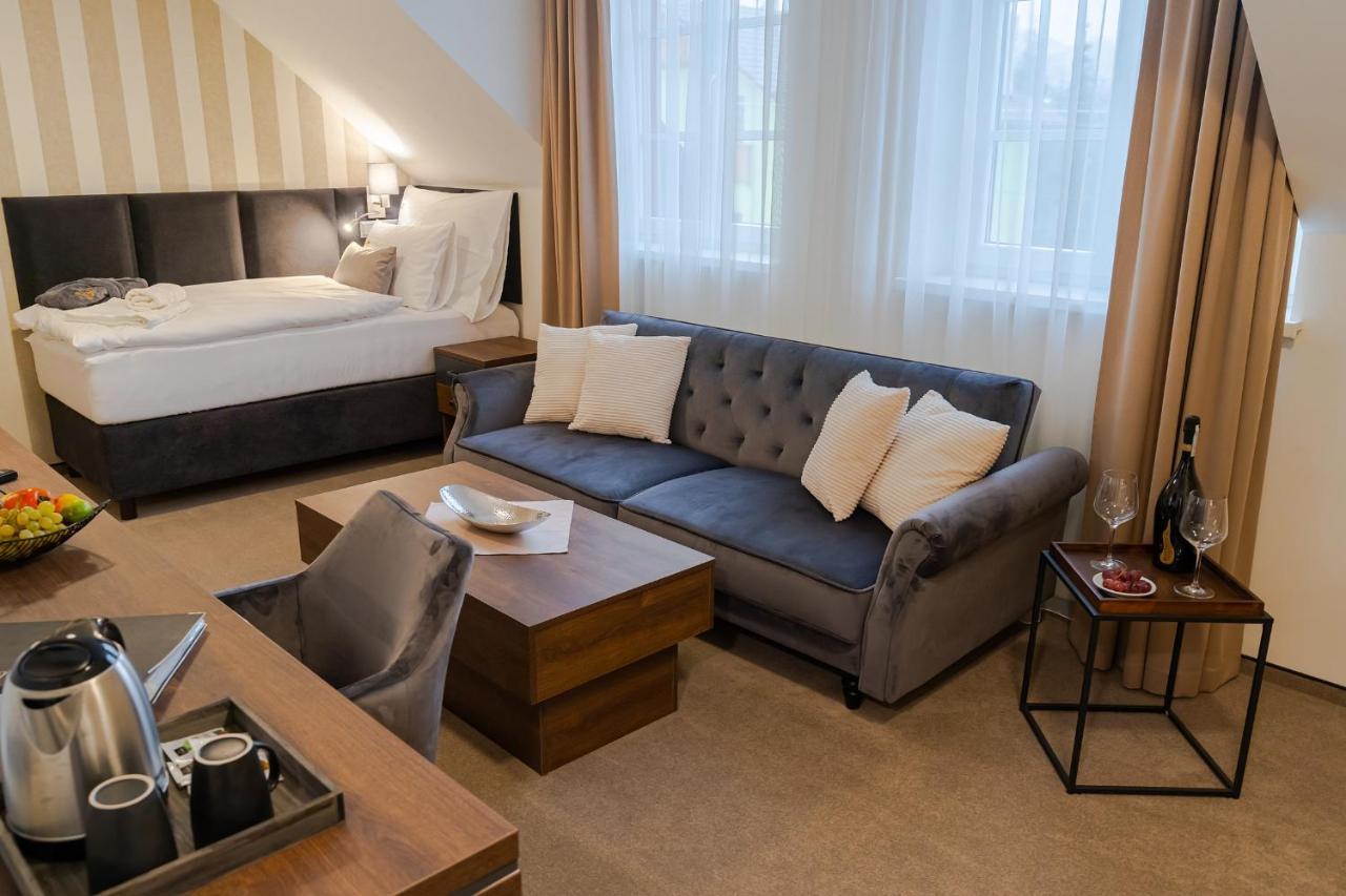 Hotel Demaenova **** ลิฟตอฟสกีมิคูลาช ภายนอก รูปภาพ