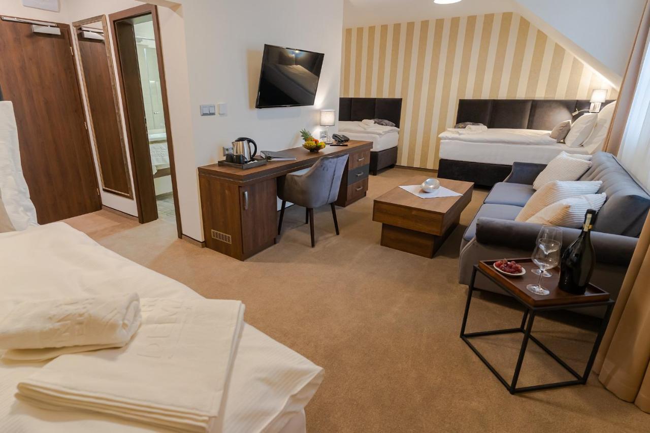Hotel Demaenova **** ลิฟตอฟสกีมิคูลาช ภายนอก รูปภาพ