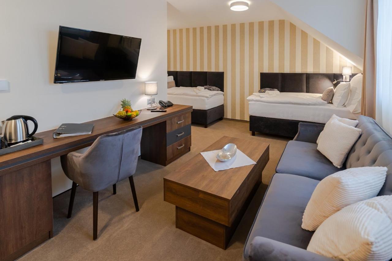 Hotel Demaenova **** ลิฟตอฟสกีมิคูลาช ภายนอก รูปภาพ