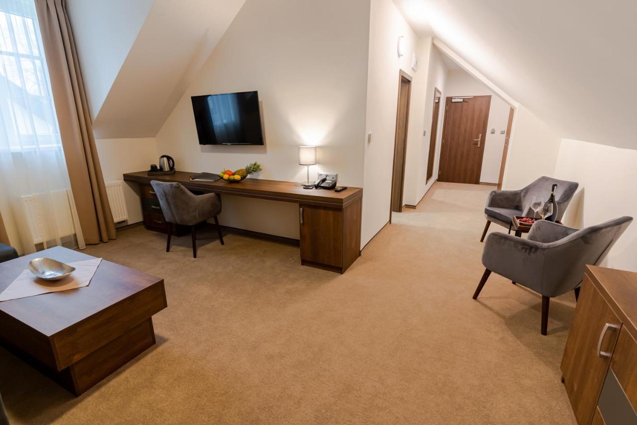 Hotel Demaenova **** ลิฟตอฟสกีมิคูลาช ภายนอก รูปภาพ