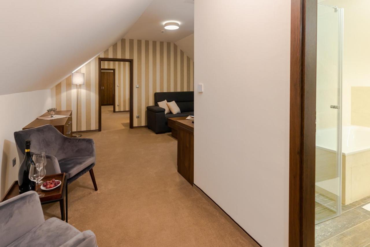 Hotel Demaenova **** ลิฟตอฟสกีมิคูลาช ภายนอก รูปภาพ