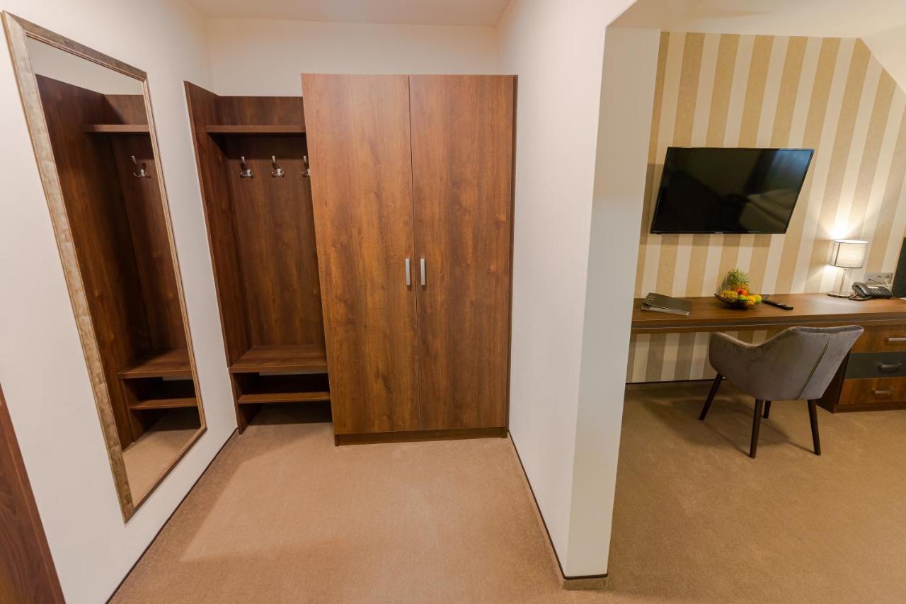Hotel Demaenova **** ลิฟตอฟสกีมิคูลาช ภายนอก รูปภาพ